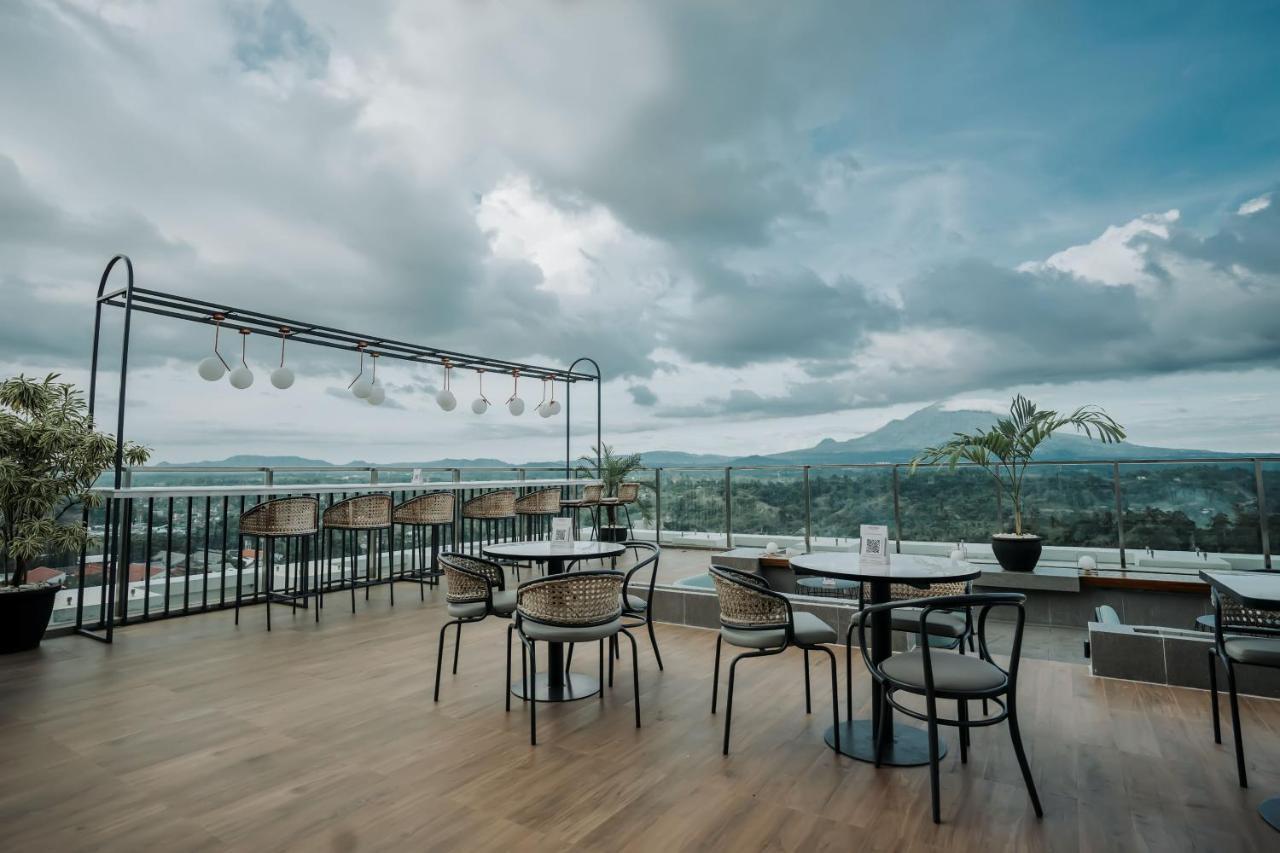 Luwansa Hotel And Convention Center Manado Exterior foto